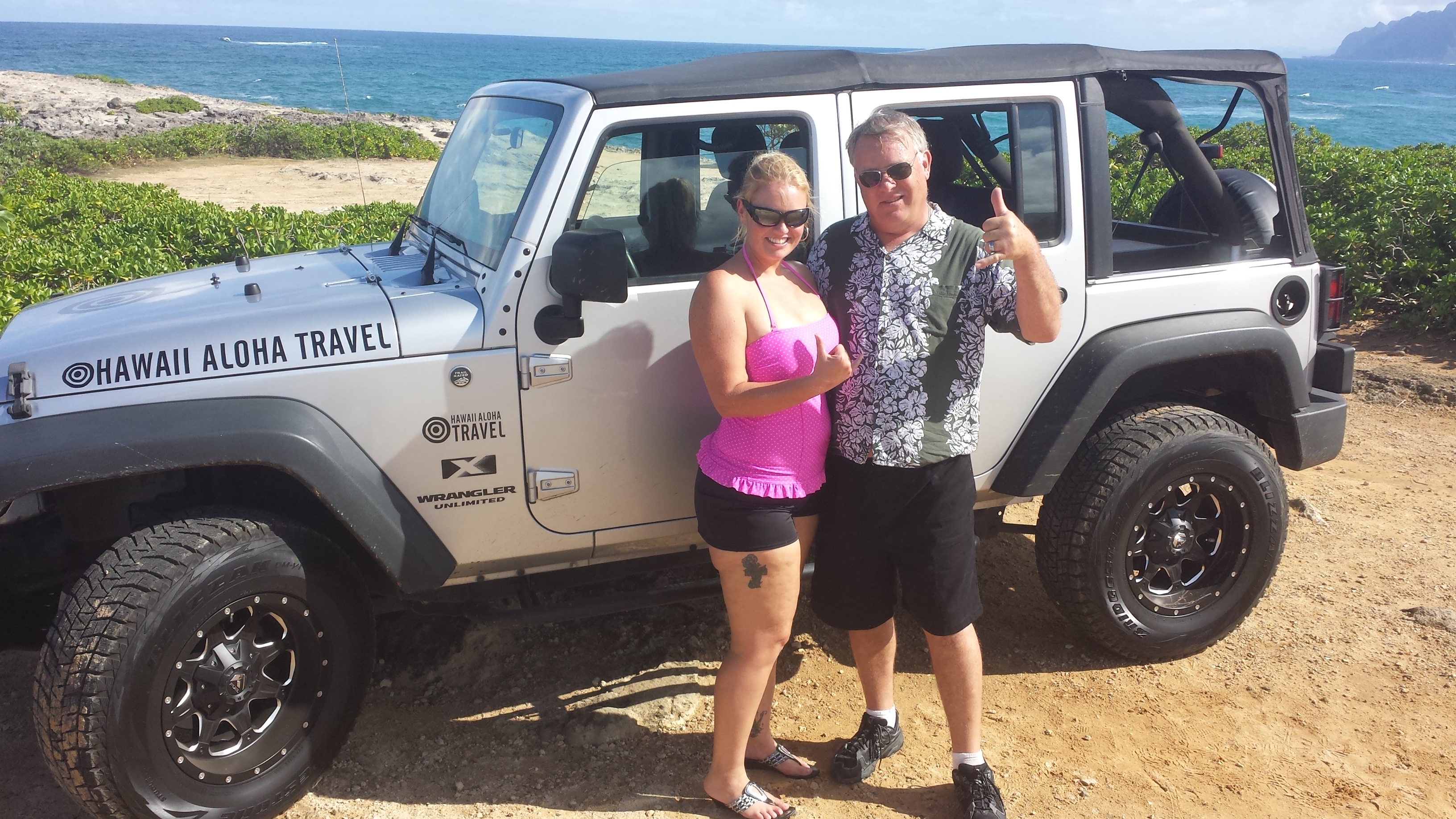 couple-beach-jeep - Hawaii Jeep Tours Hawaii Jeep Tours